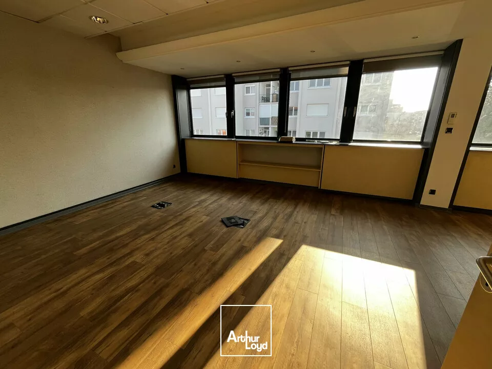 BUREAUX à VENDRE de 367 m²