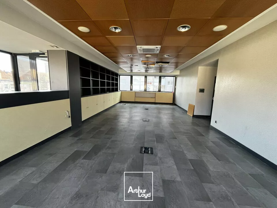 BUREAUX à VENDRE de 367 m²