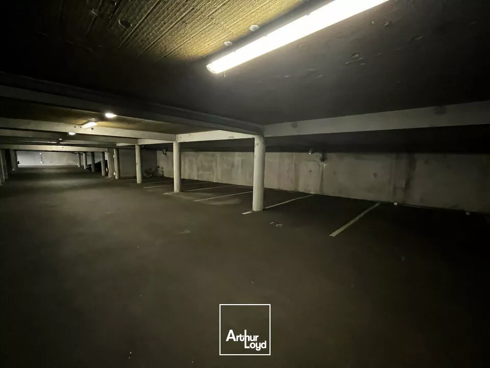 BUREAUX à VENDRE de 367 m²