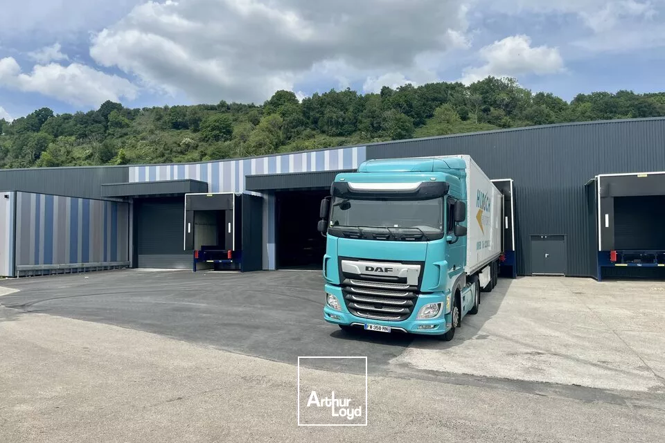 ENTREPÔT LOGISTQIUE 3 600 m2