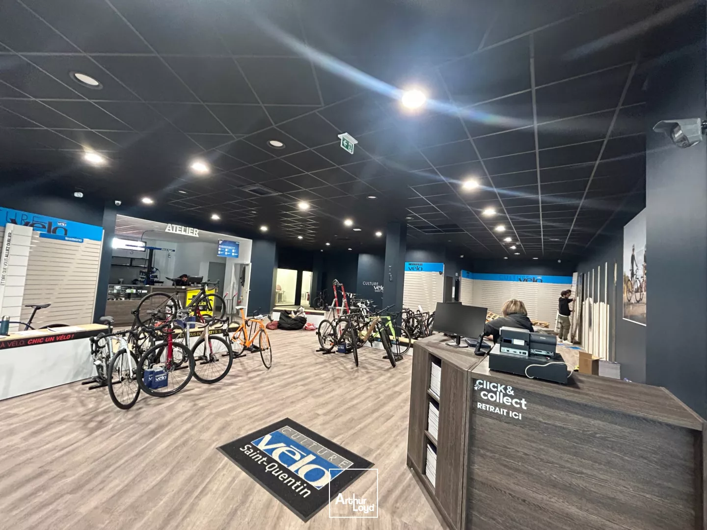 A LOUER - LOCAUX COMMERCIAUX - 340 M2 - SAINT-QUENTIN