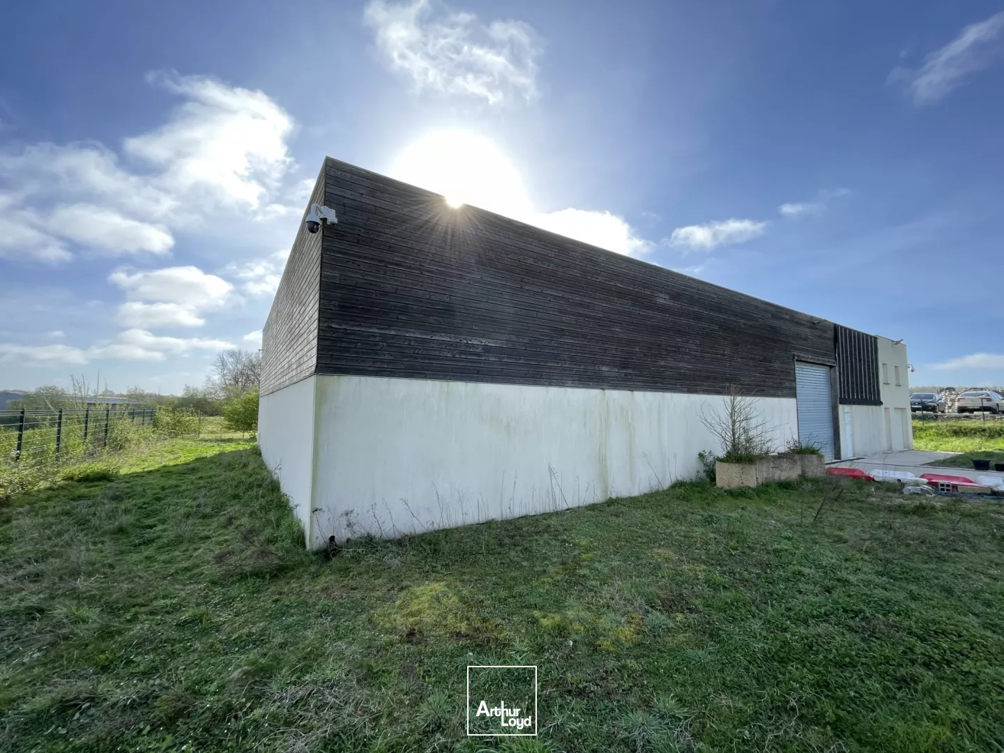 A VENDRE sur Amblainville !Local d'activité d'environ 584 m2 à Amblainville