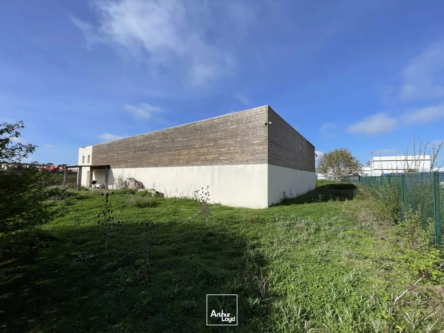 A VENDRE sur Amblainville !Local d'activité d'environ 584 m2 à Amblainville