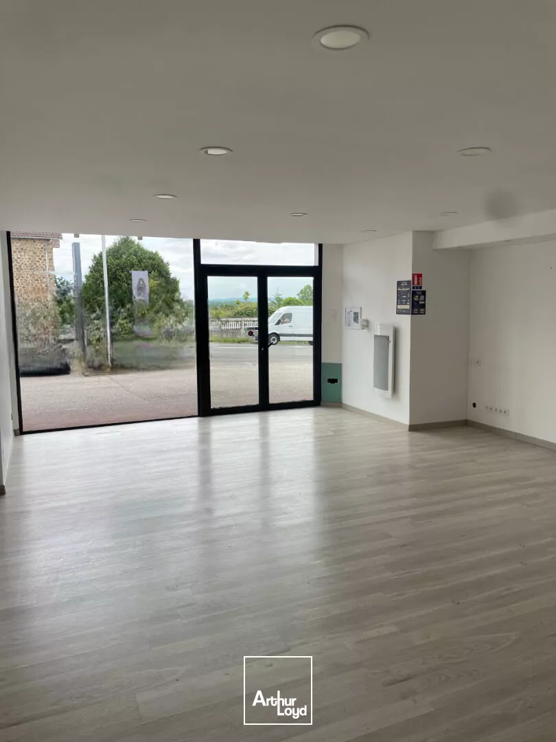 Local commercial - axe principal - Couzeix - A louer avec parkings