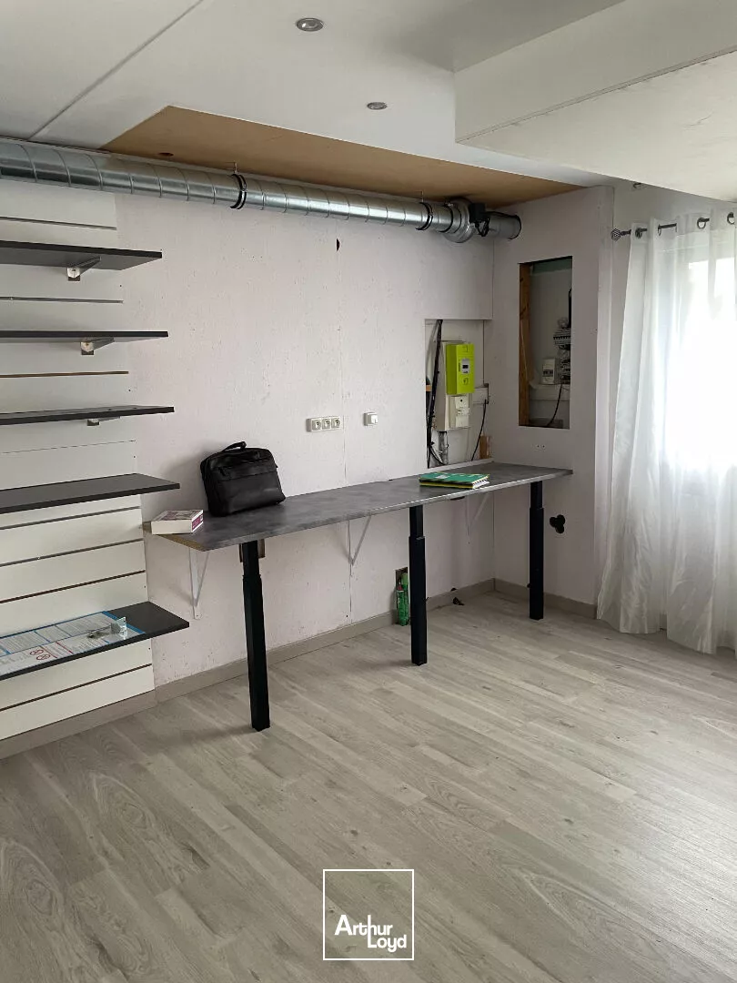 Local commercial - axe principal - Couzeix - A louer avec parkings