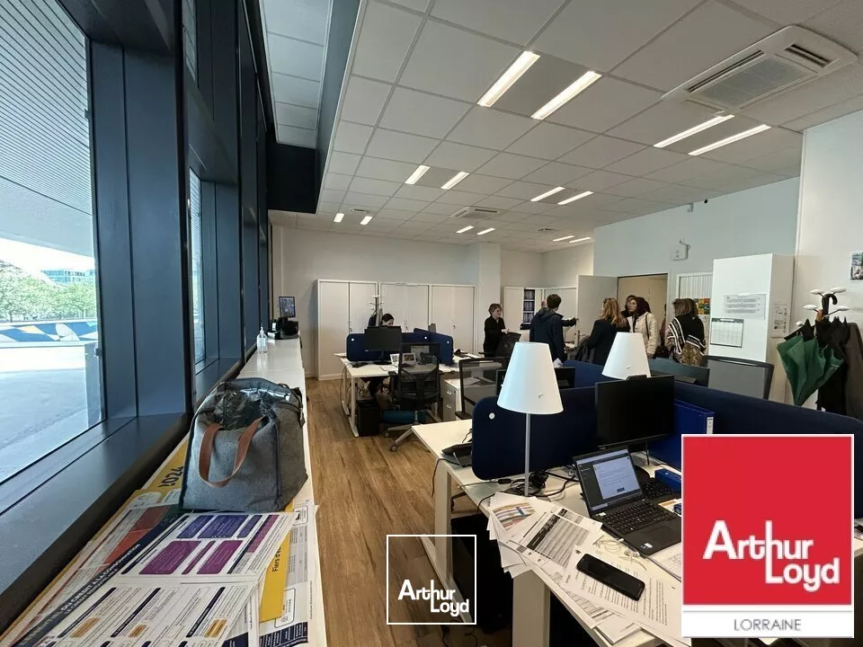 LOCAL COMMERCIAL à LOUER de 279 m²