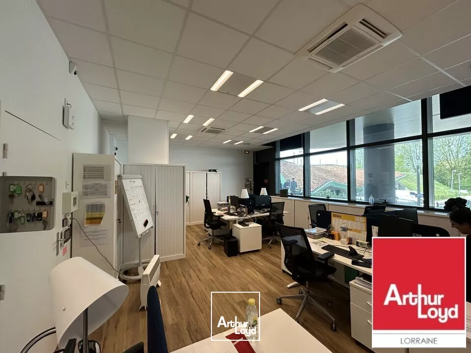 LOCAL COMMERCIAL à LOUER de 279 m²