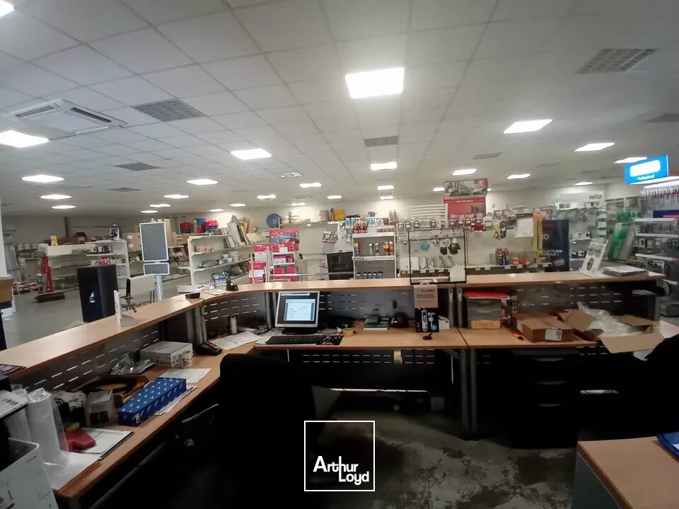 Montceau Les Mines- Local commercial 2191 m²