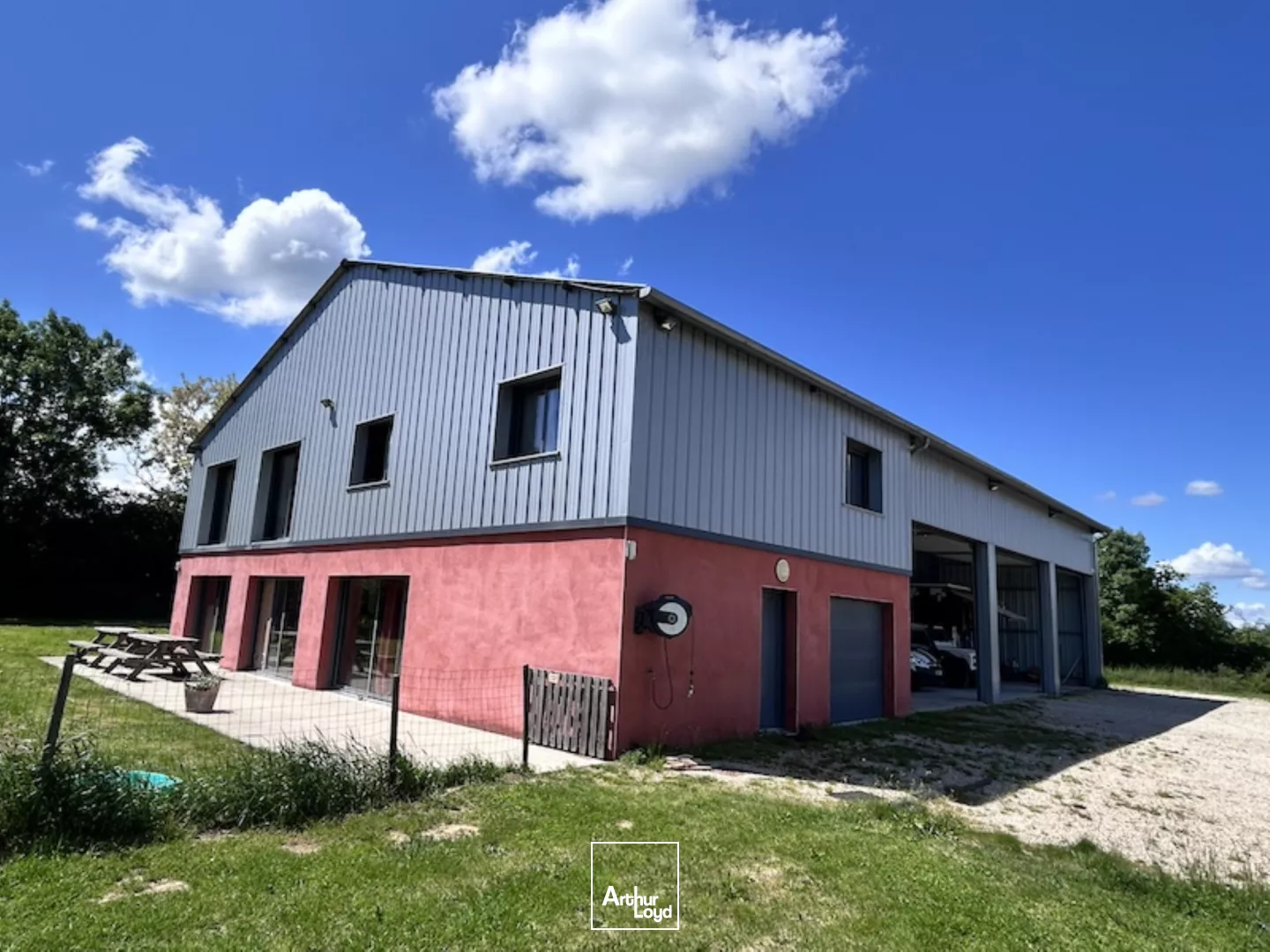 CHATILLON SUR CHALARONNE - VENTE INVESTISSEUR - BATIMENT RECENT