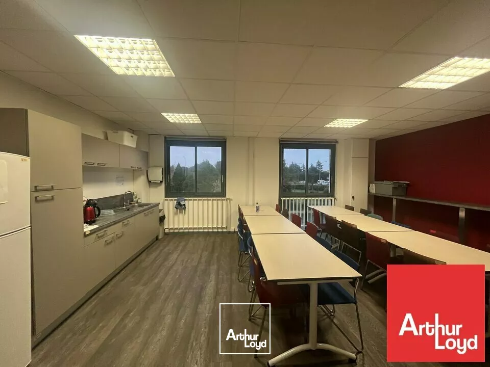 POITIERS SECTEUR PARC DES EXPOSITIONS BUREAUX 445M²