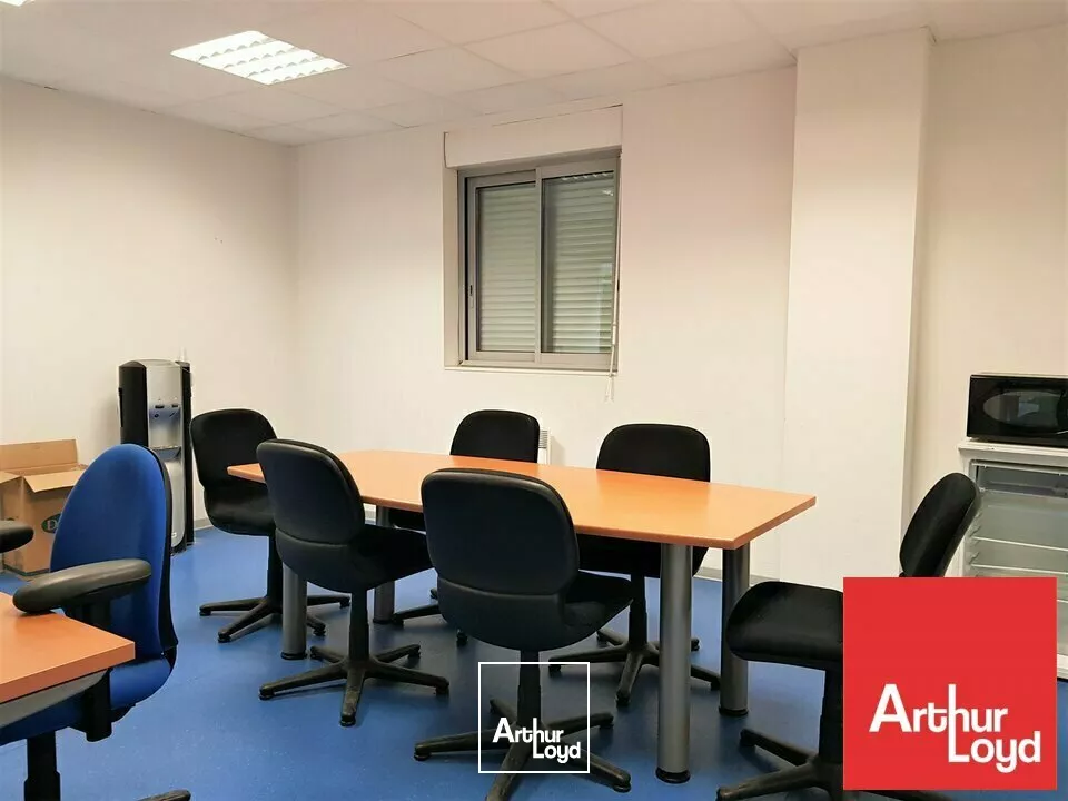 À VENDRE - LOCAL D'ACTIVITÉ DE 250M² - ZA CHASSENEUIL DU POITOU