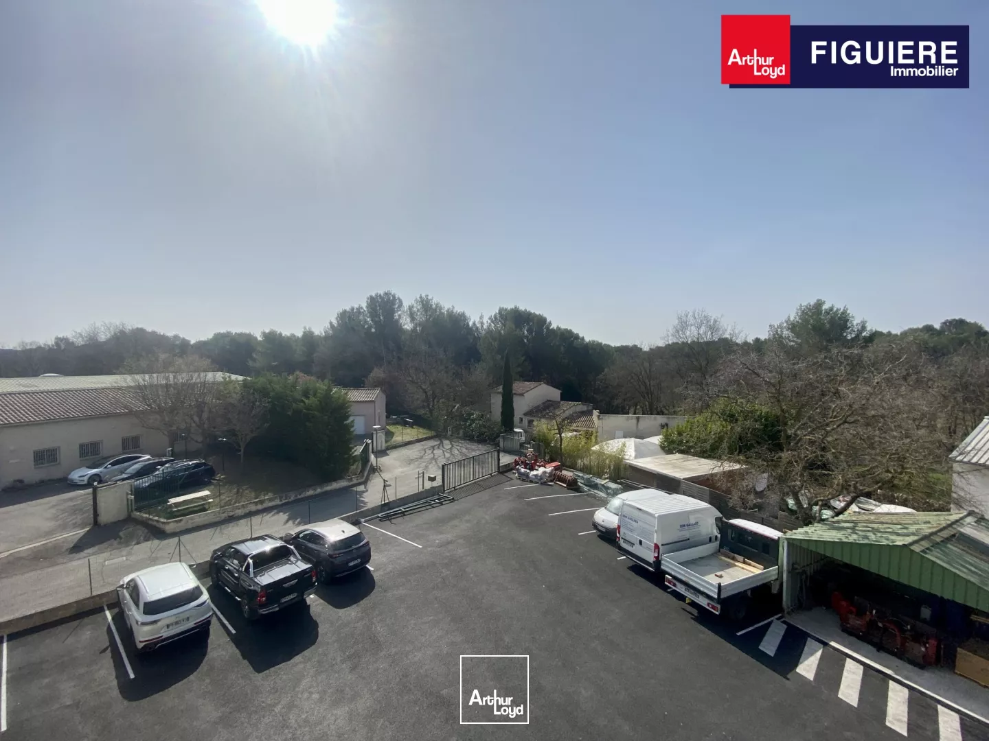 BUREAUX NEUF A LOUER AIX NORD ENVIRONNEMENT CALME AVEC PARKING