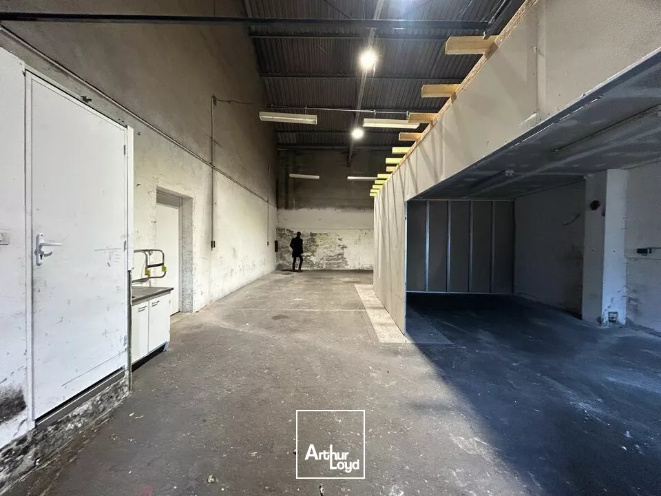 LOCAL D'ACTIVITE - ENTREPOT à VENDRE de 117 m²