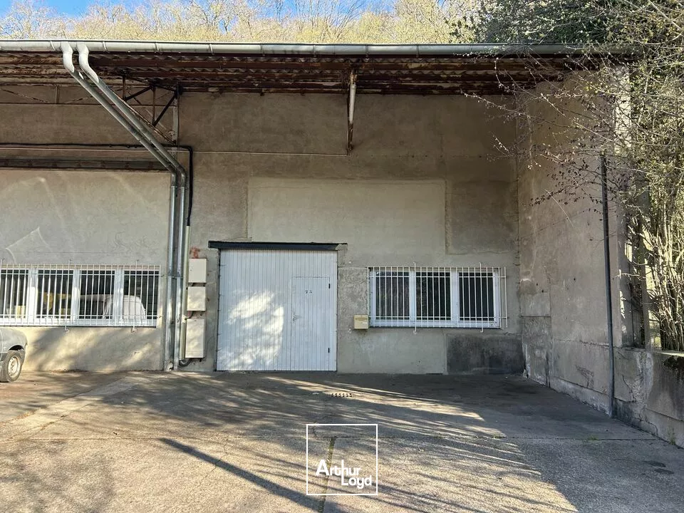 LOCAL D'ACTIVITE - ENTREPOT à VENDRE de 117 m²