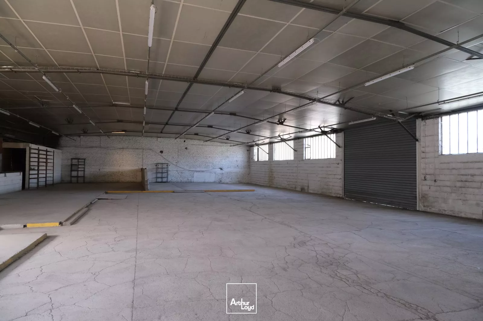 A LOUER - LOCAUX D'ACTIVITÉ - 650 M2- SAINT-QUENTIN