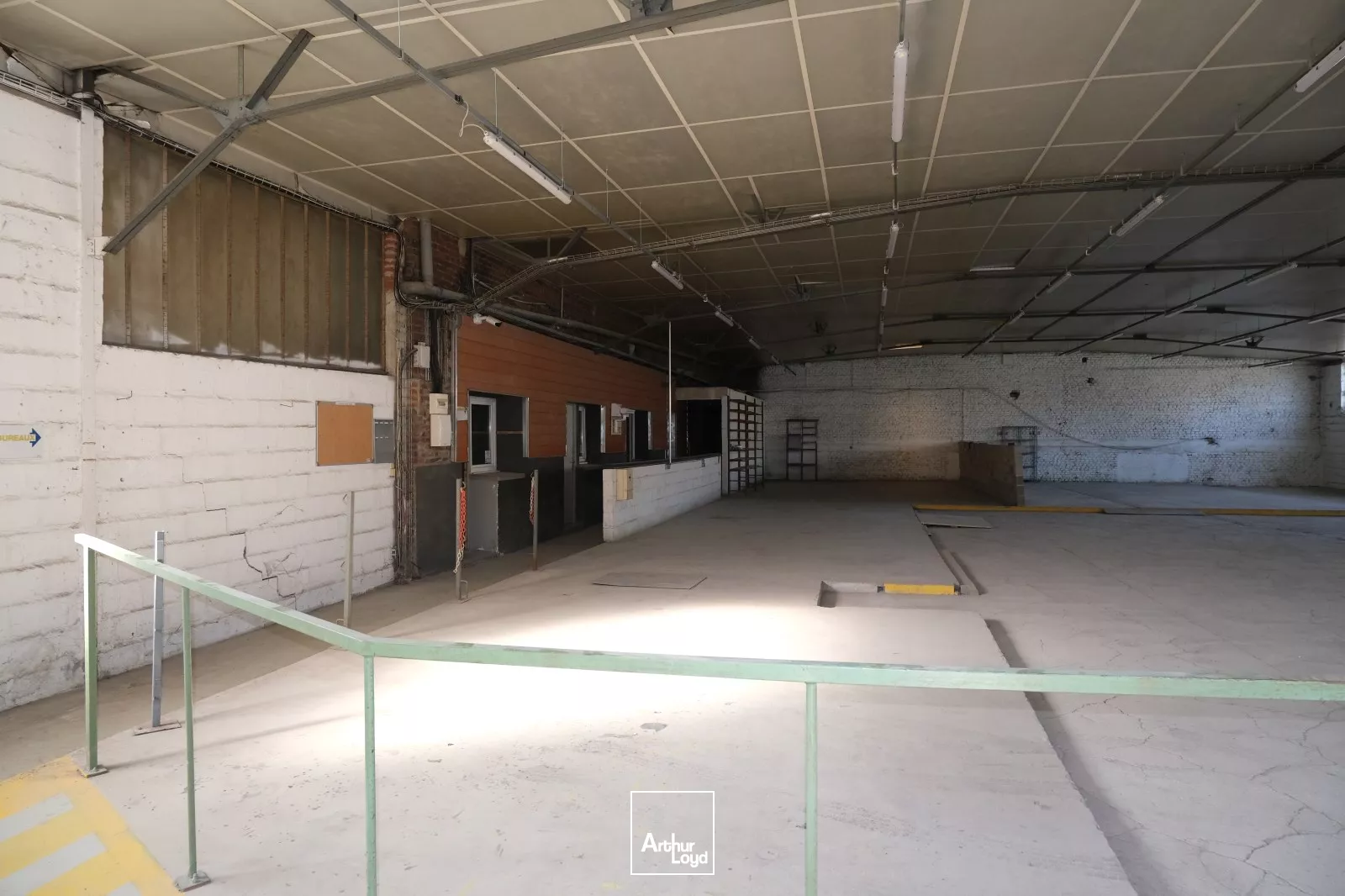 A LOUER - LOCAUX D'ACTIVITÉ - 650 M2- SAINT-QUENTIN