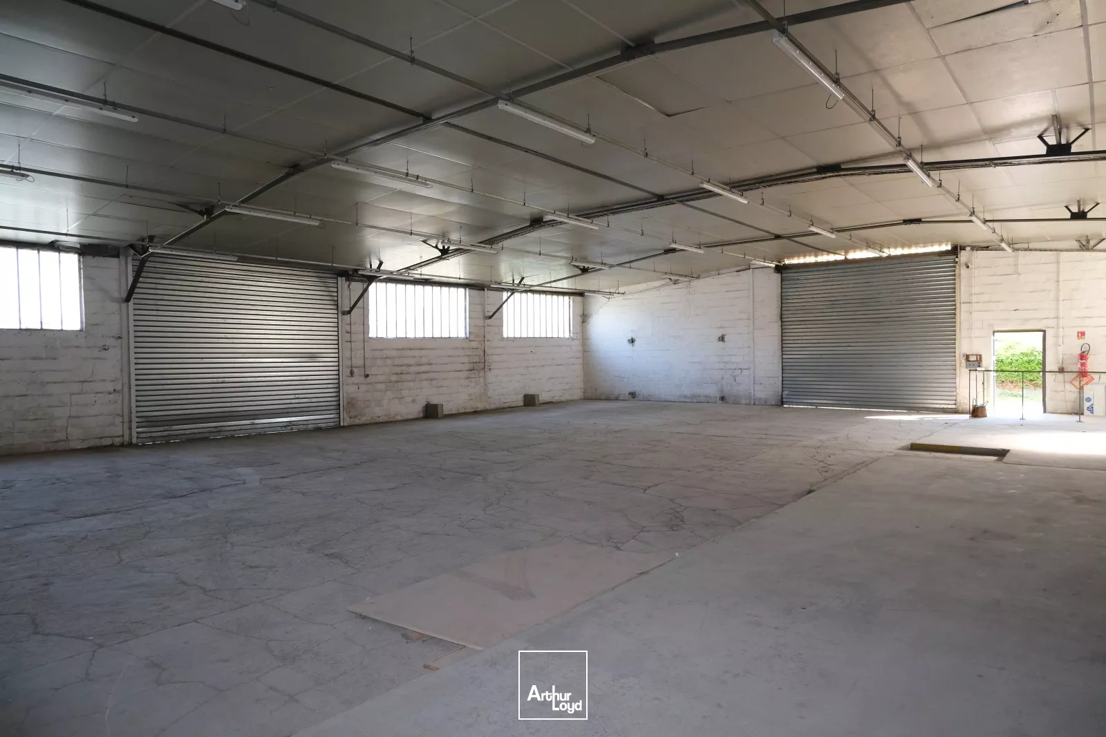 A LOUER - LOCAUX D'ACTIVITÉ - 650 M2- SAINT-QUENTIN