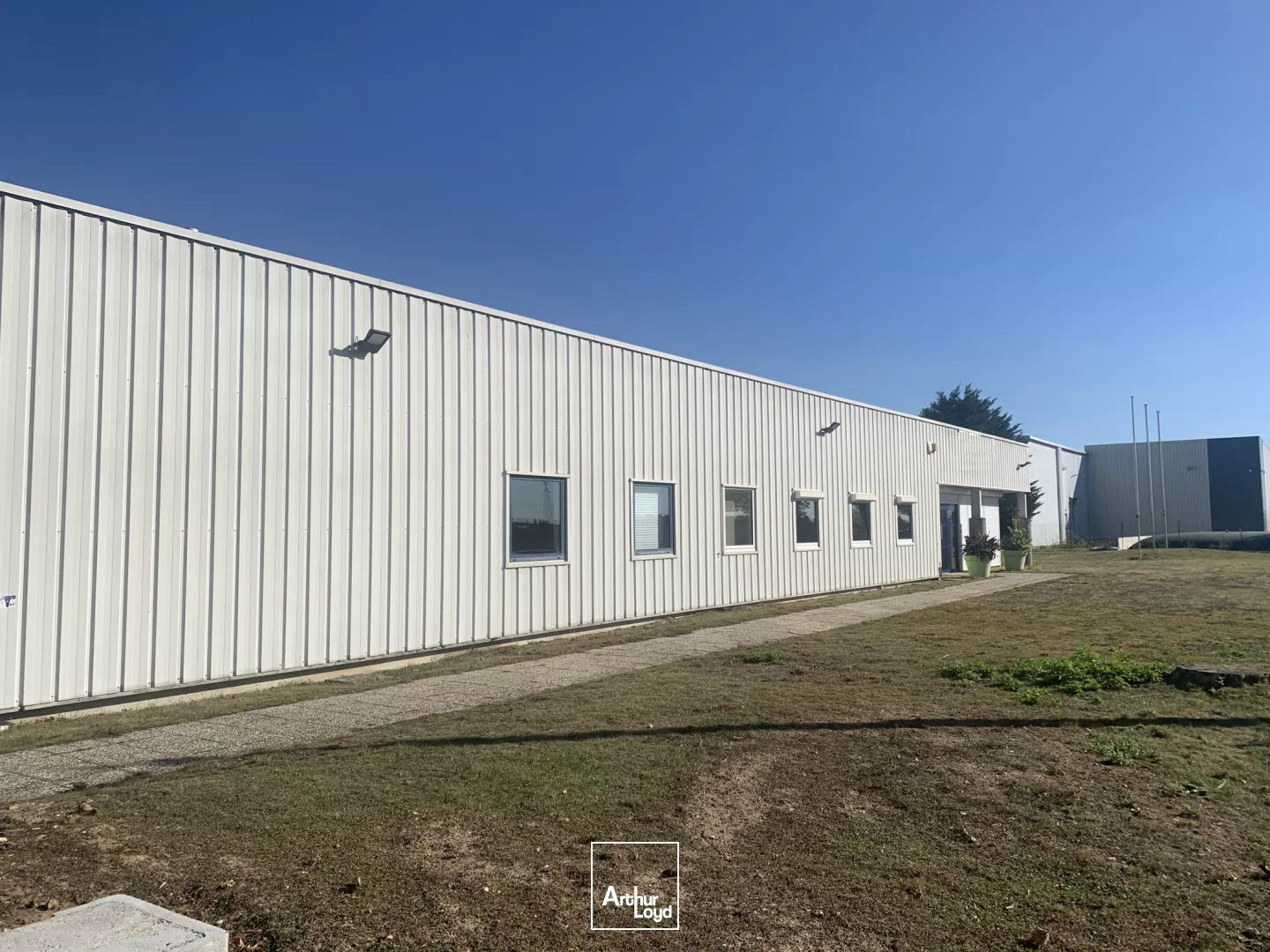 Bâtiment d'activités à vendre - 630 m2 - Périphérie Nord Orléans