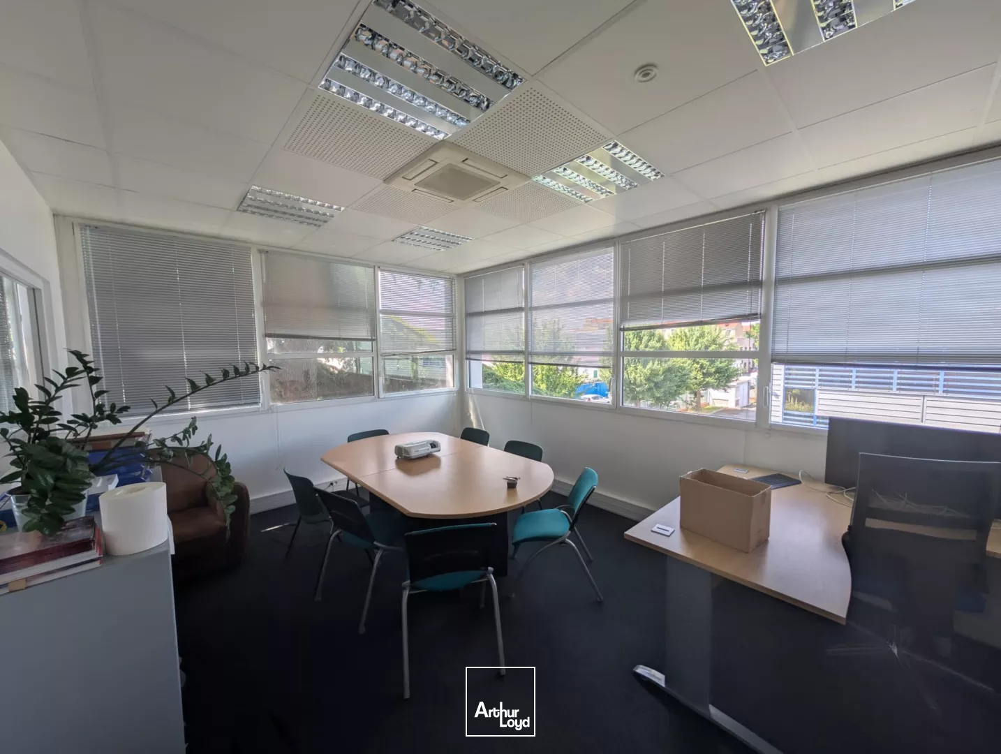 Bureaux avec stockage à louer