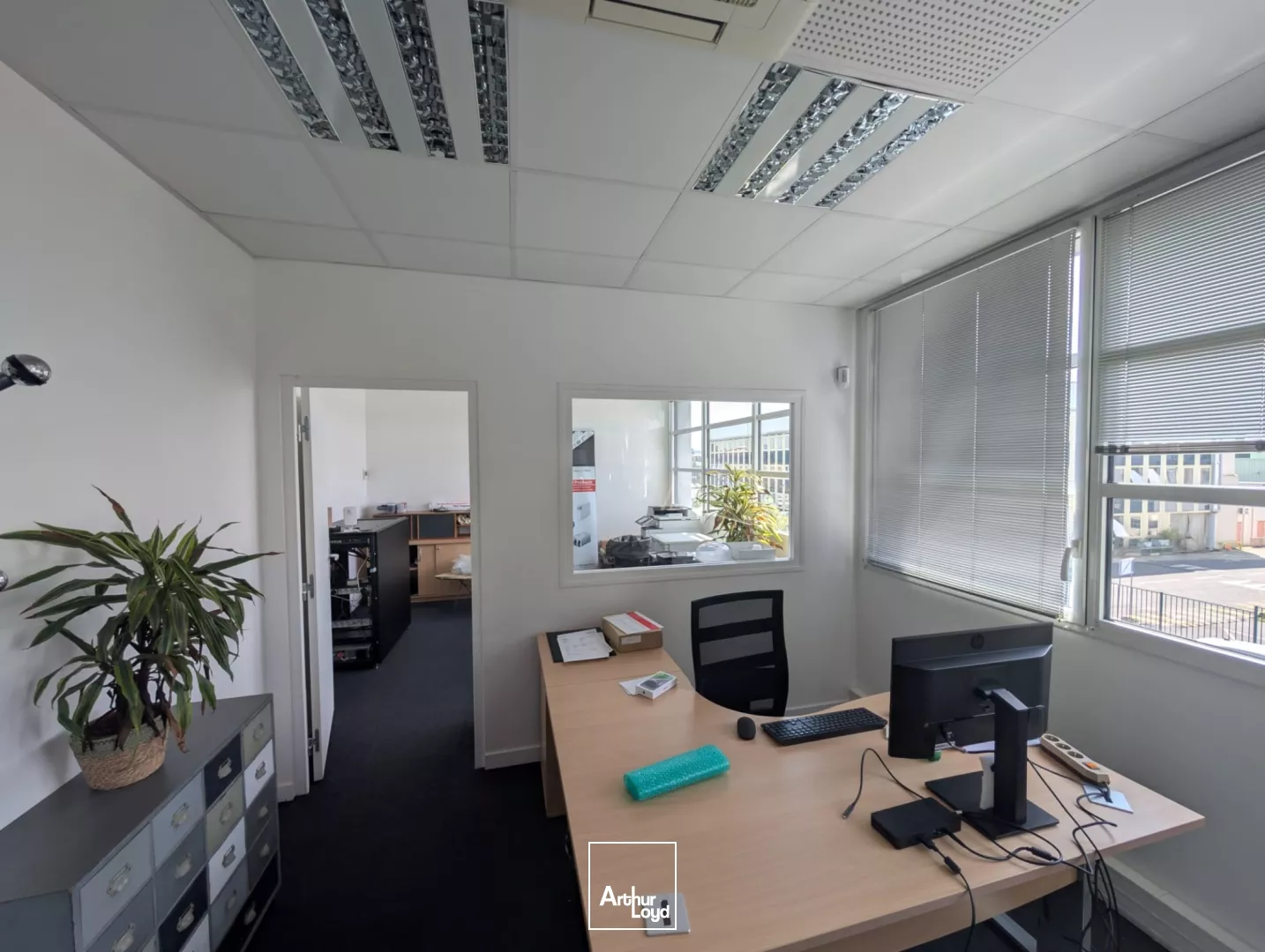 Bureaux avec stockage à louer