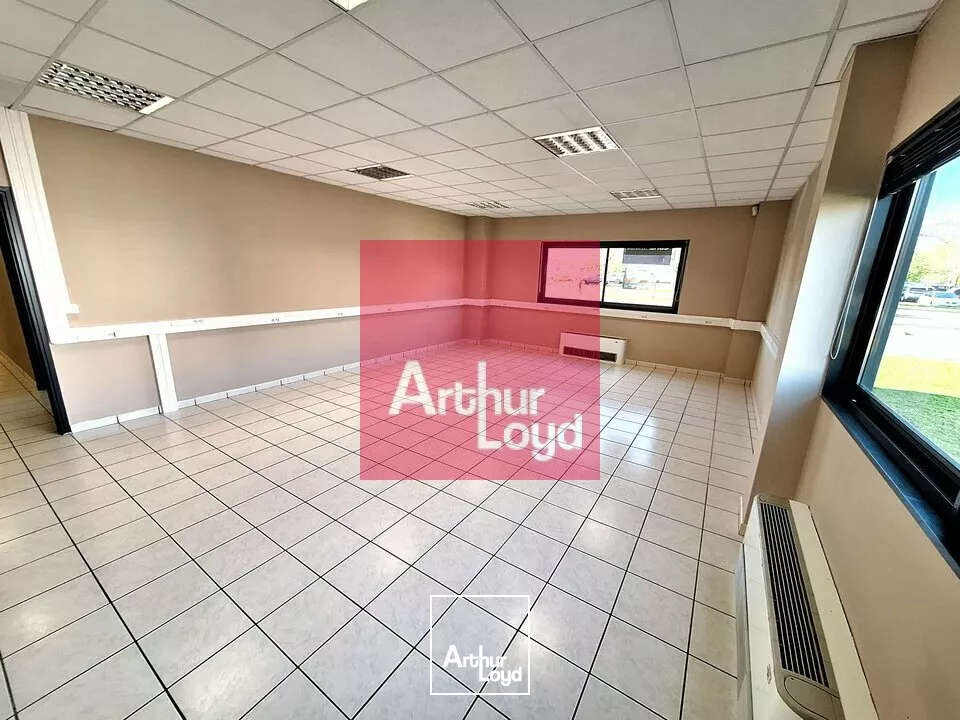 BUREAUX A LOUER AUBIERE 335m² AVEC STOCKAGE + 12 STATIONNEMENTS