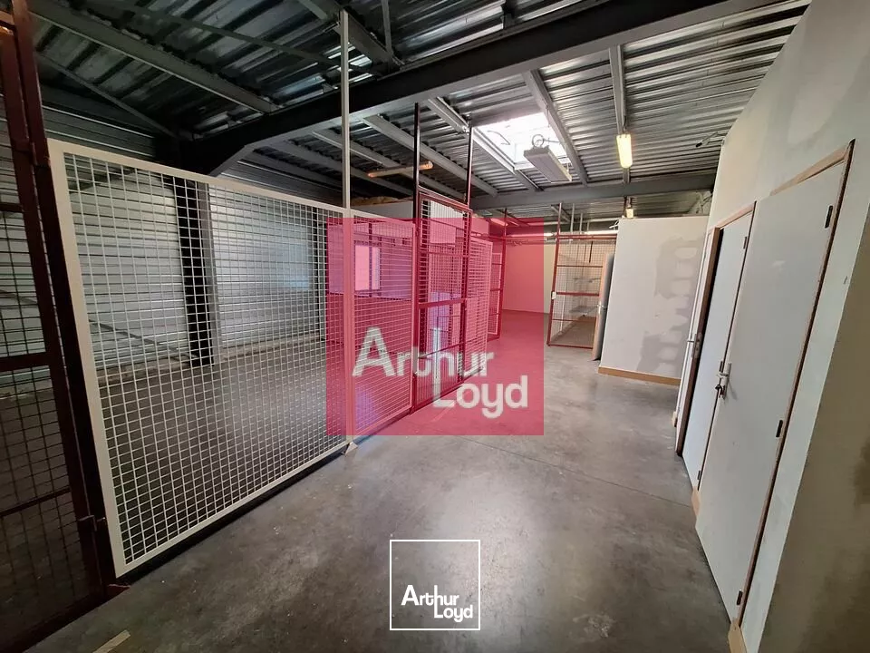 BUREAUX A LOUER AUBIERE 335m² AVEC STOCKAGE + 12 STATIONNEMENTS