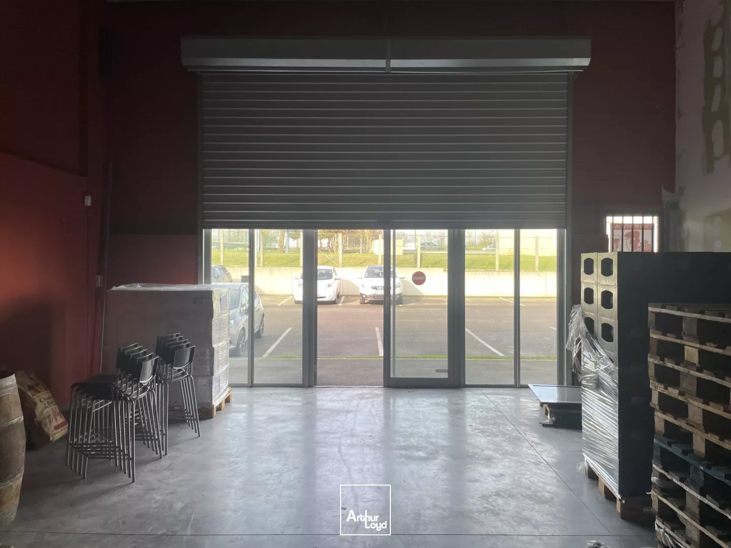 A LOUER - LOCAL COMMERCIAL - 161 M2 - ZC JAUX/VENETTE