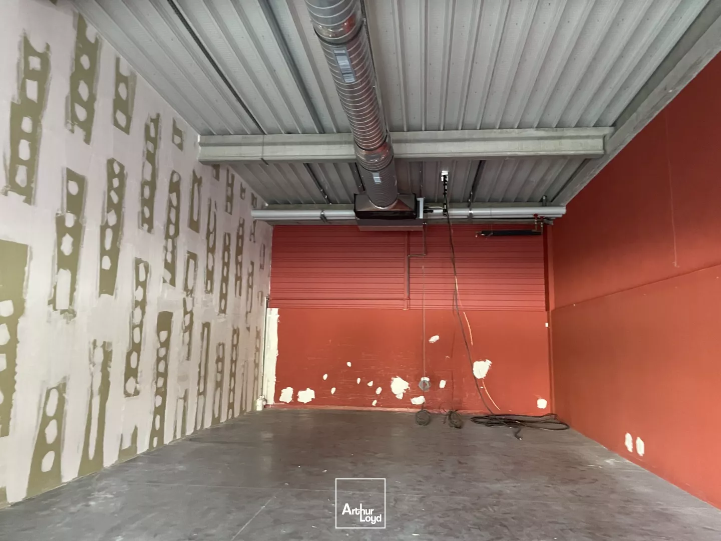 A LOUER - LOCAL COMMERCIAL - 161 M2 - ZC JAUX/VENETTE