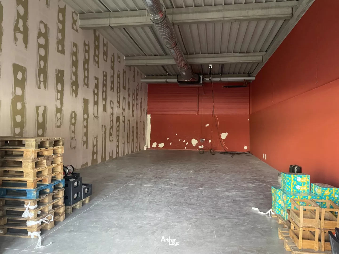 A LOUER - LOCAL COMMERCIAL - 161 M2 - ZC JAUX/VENETTE