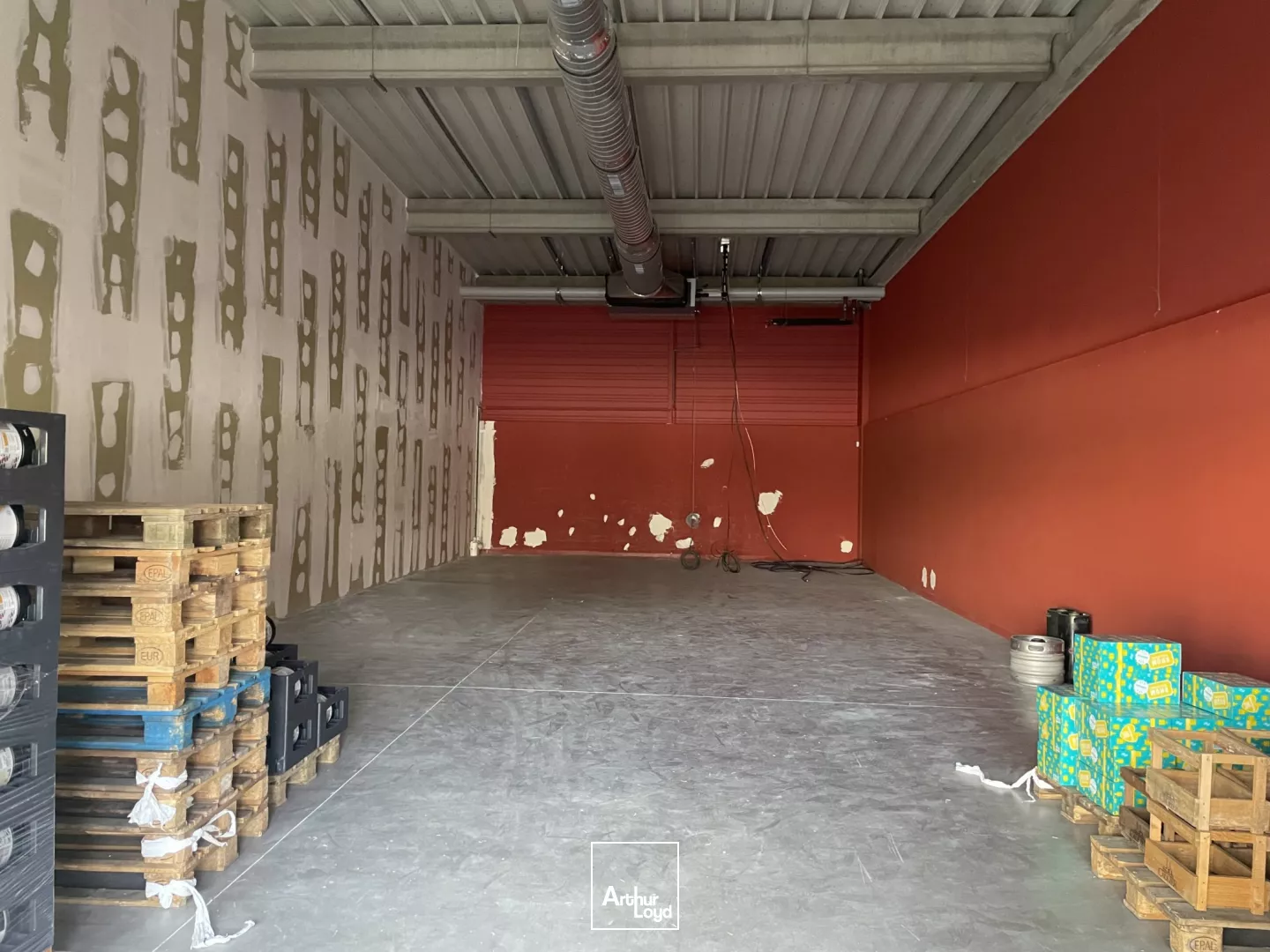 A LOUER - LOCAL COMMERCIAL - 161 M2 - ZC JAUX/VENETTE