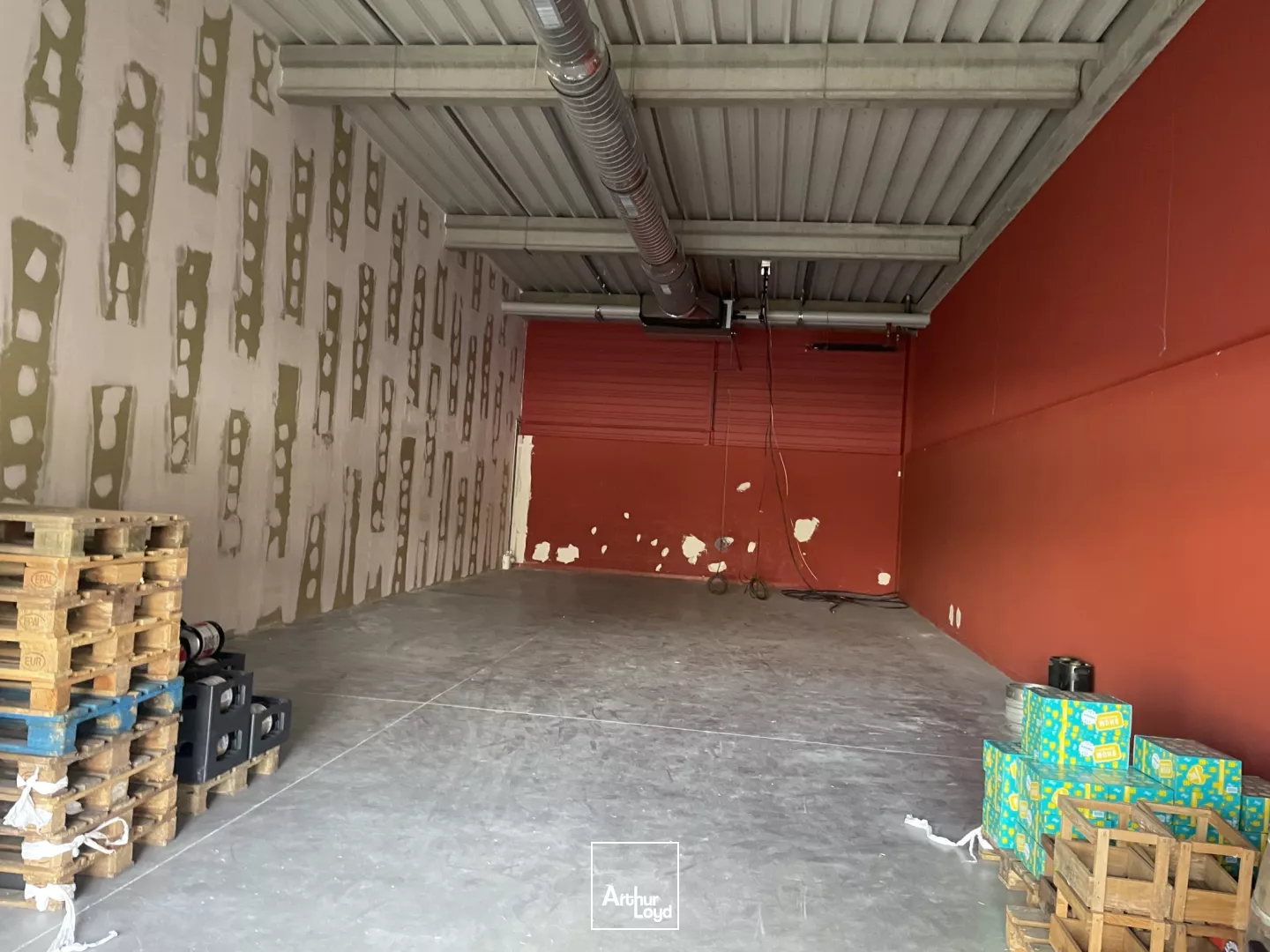 A LOUER - LOCAL COMMERCIAL - 161 M2 - ZC JAUX/VENETTE