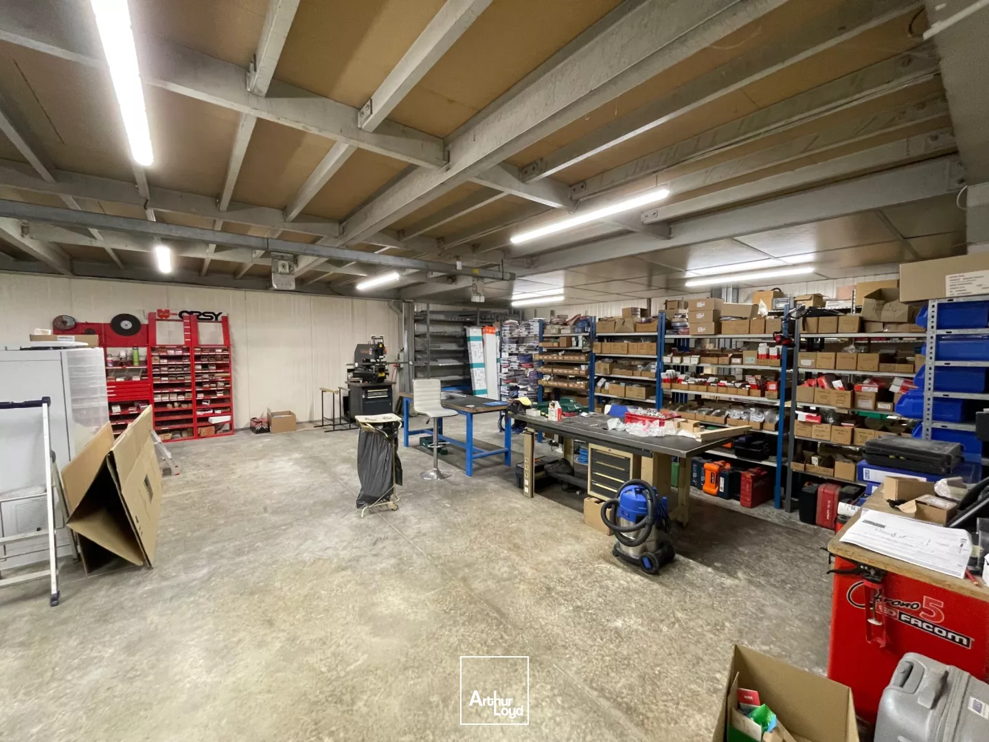 A LOUER LOCAL D'ACTIVITE 686 M2 DIVISIBLES - COMPIÈGNE ZAC DE MERCIÈRES