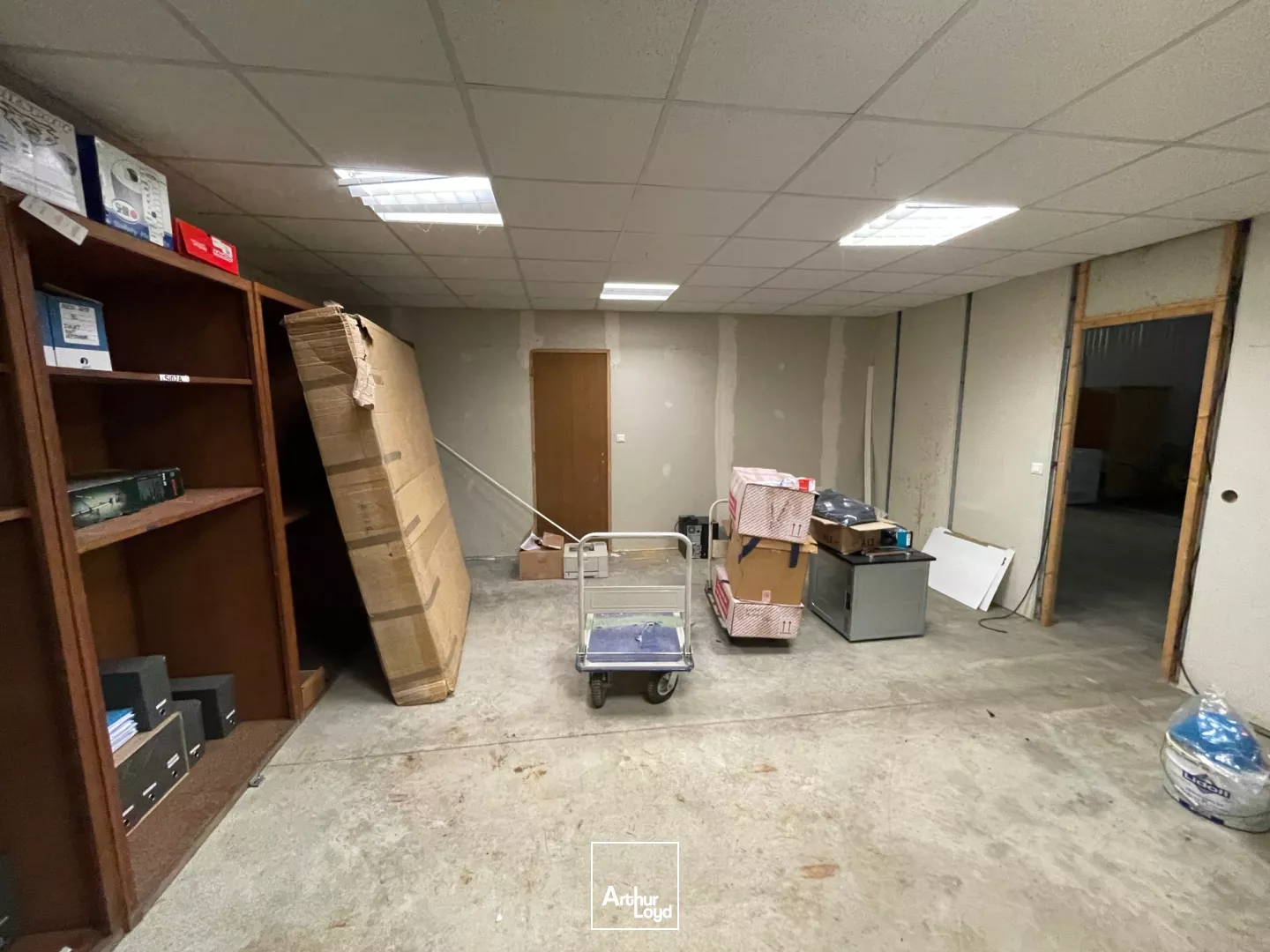 A LOUER LOCAL D'ACTIVITE 686 M2 DIVISIBLES - COMPIÈGNE ZAC DE MERCIÈRES