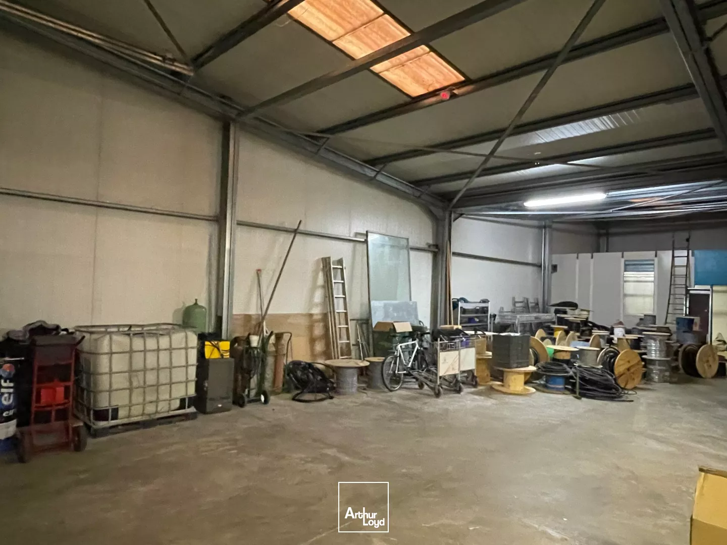 A LOUER LOCAL D'ACTIVITE 686 M2 DIVISIBLES - COMPIÈGNE ZAC DE MERCIÈRES