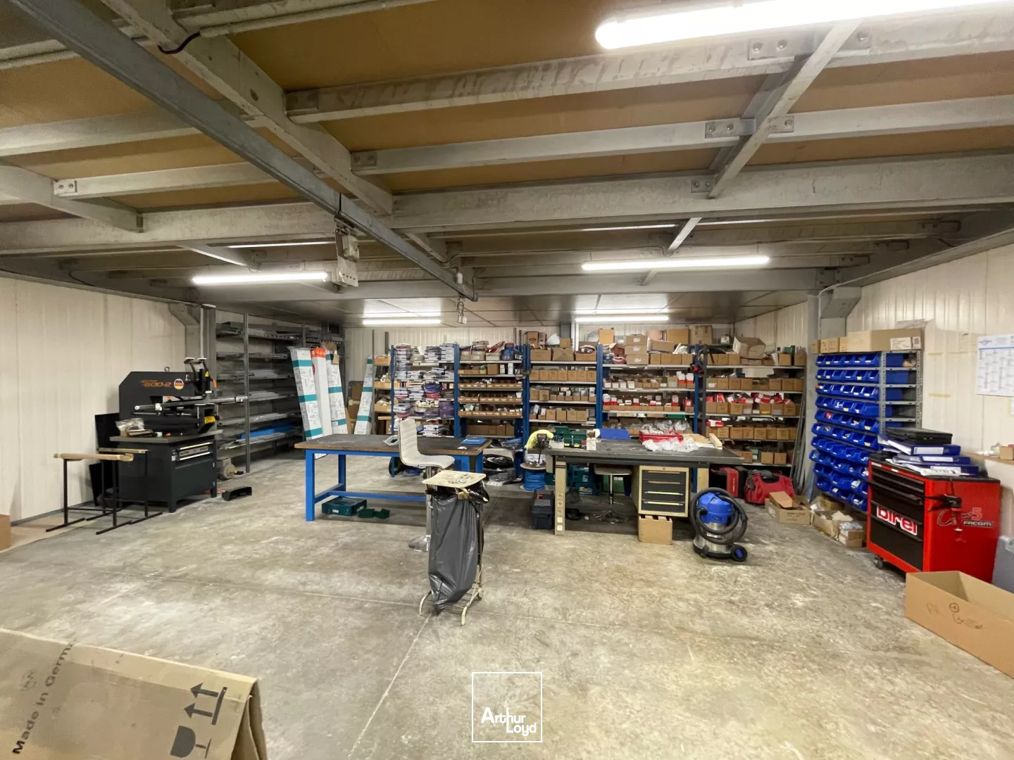 A LOUER LOCAL D'ACTIVITE 686 M2 DIVISIBLES - COMPIÈGNE ZAC DE MERCIÈRES