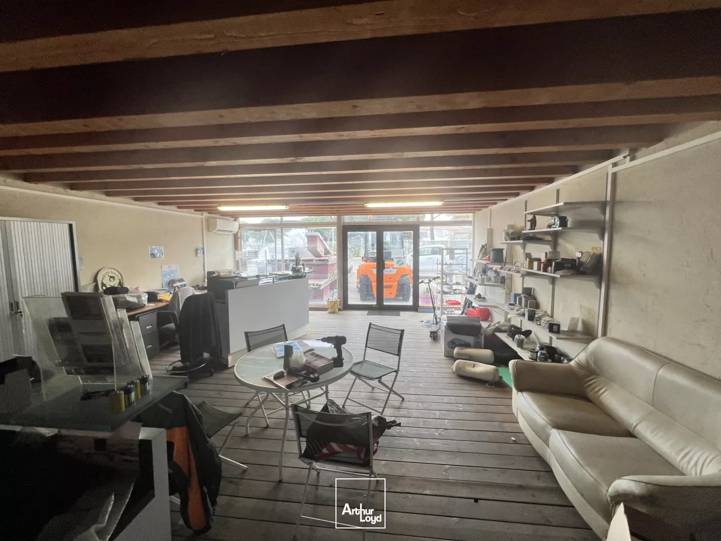 Entrepôt à vendre - Positionnement maritime exceptionnel à Port Camargue