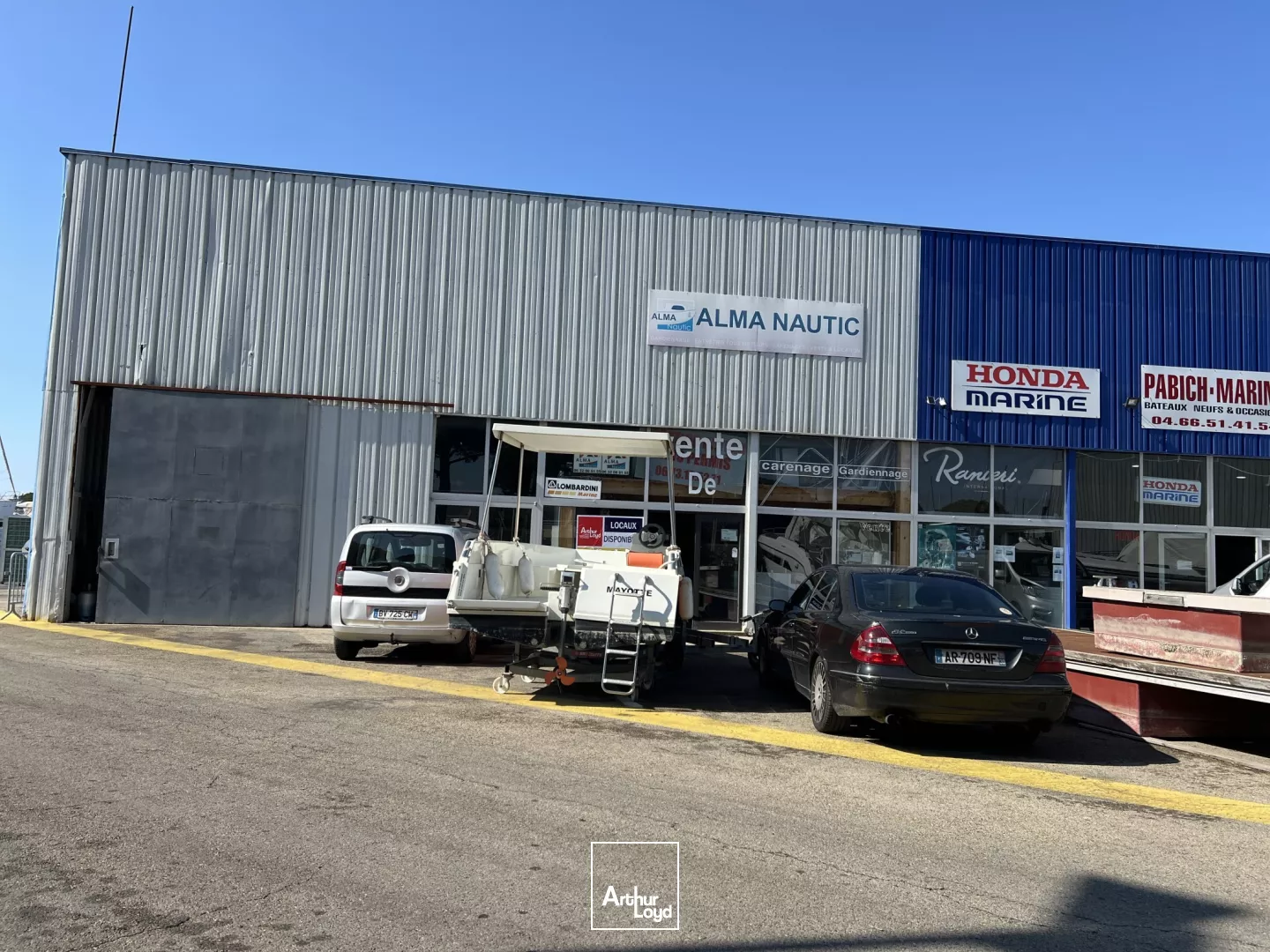 Entrepôt à vendre - Positionnement maritime exceptionnel à Port Camargue