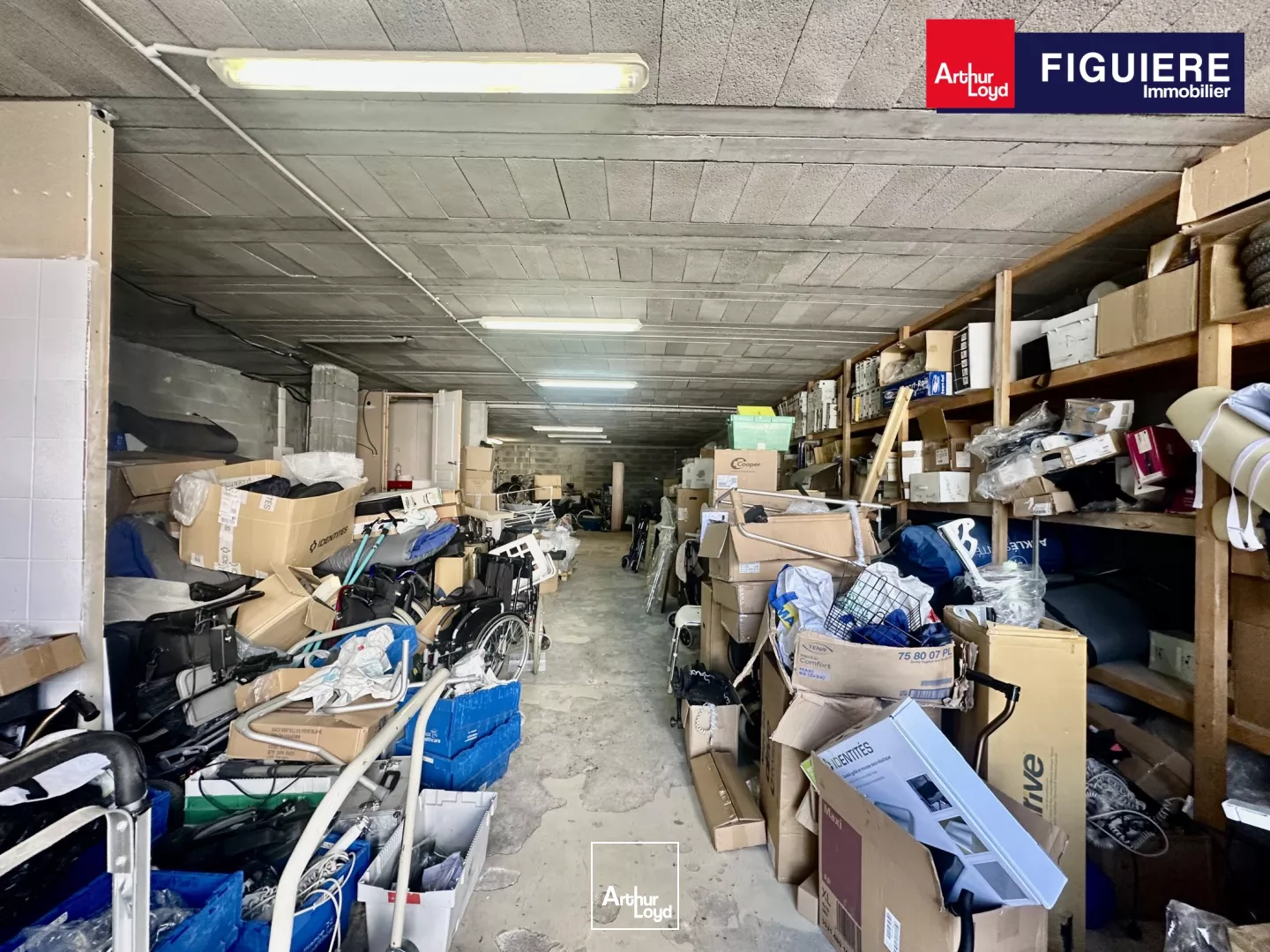 Local d'activités à LOUER dans un bâtiment rénové à VENELLES 