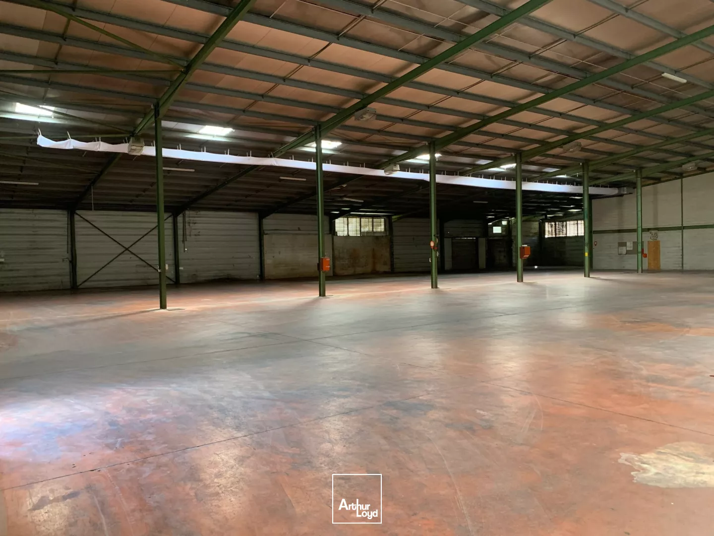 Entrepôts à louer à Podensac en bordure de la D1113