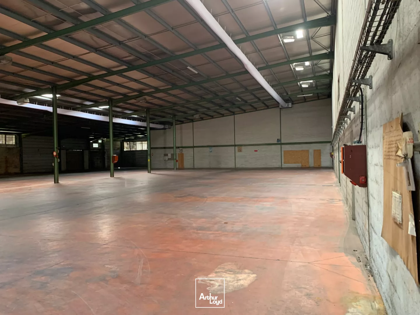 Entrepôts à louer à Podensac en bordure de la D1113