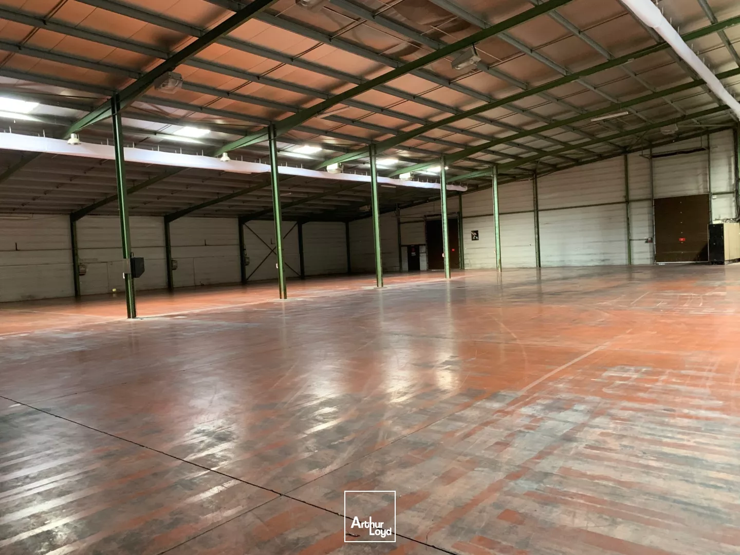 Entrepôts à louer à Podensac en bordure de la D1113