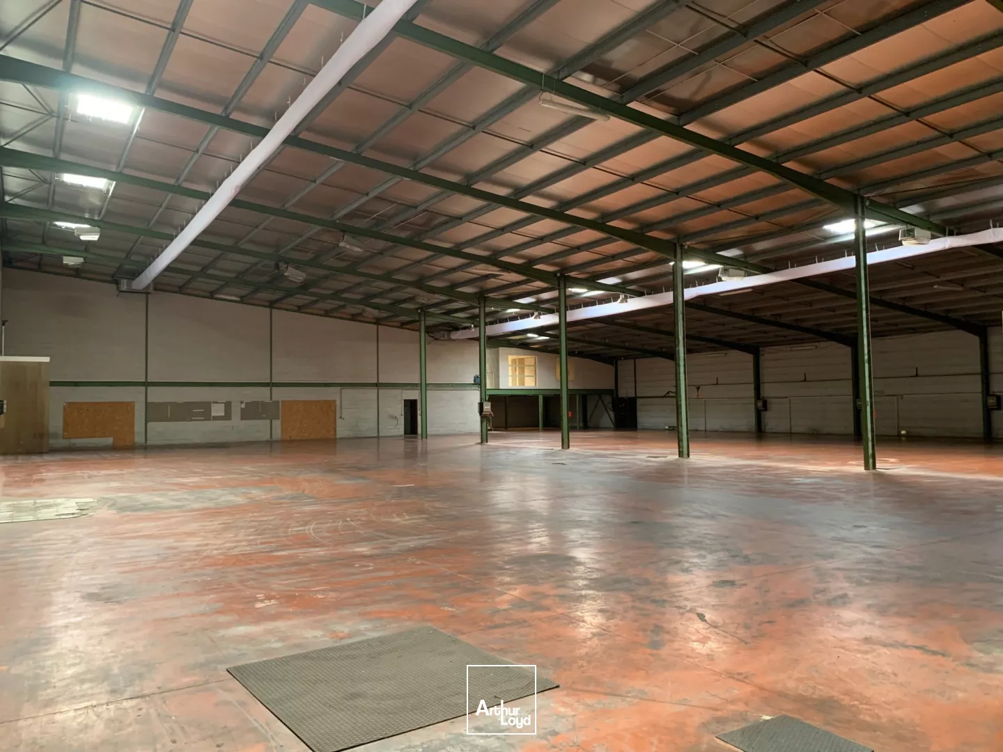 Entrepôts à louer à Podensac en bordure de la D1113