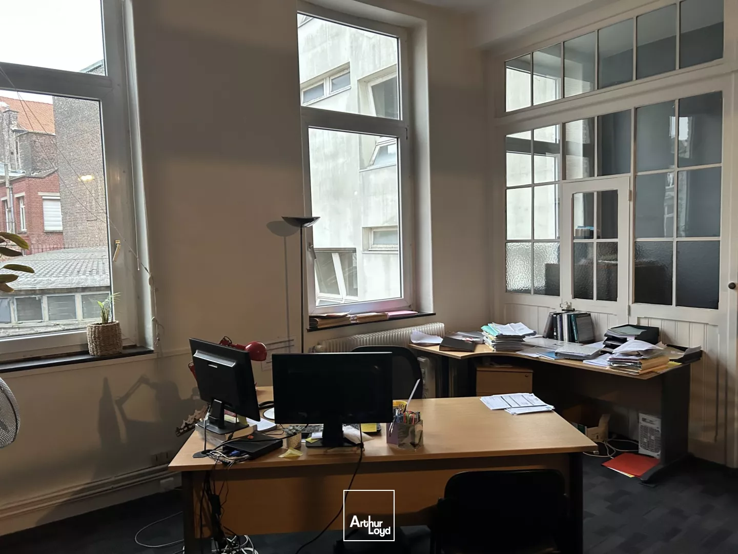 À vendre : Bureaux spacieux et lumineux au coeur d'un quartier dynamique de Roubaix - Accessibilité optimale et forte attractivité