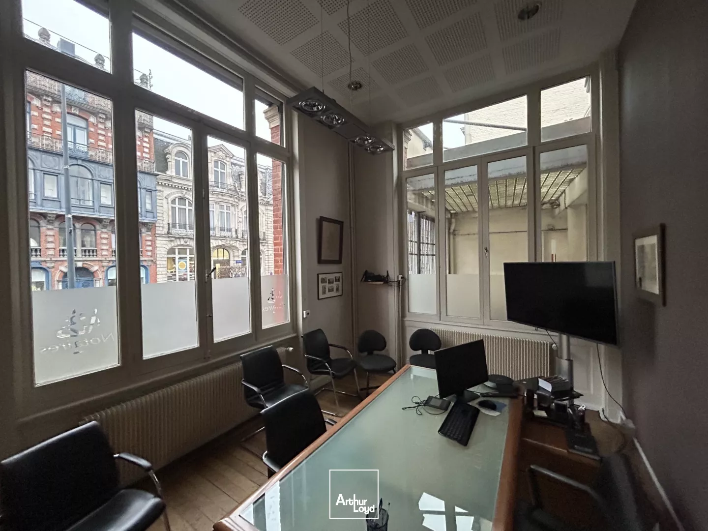 À vendre : Bureaux spacieux et lumineux au coeur d'un quartier dynamique de Roubaix - Accessibilité optimale et forte attractivité