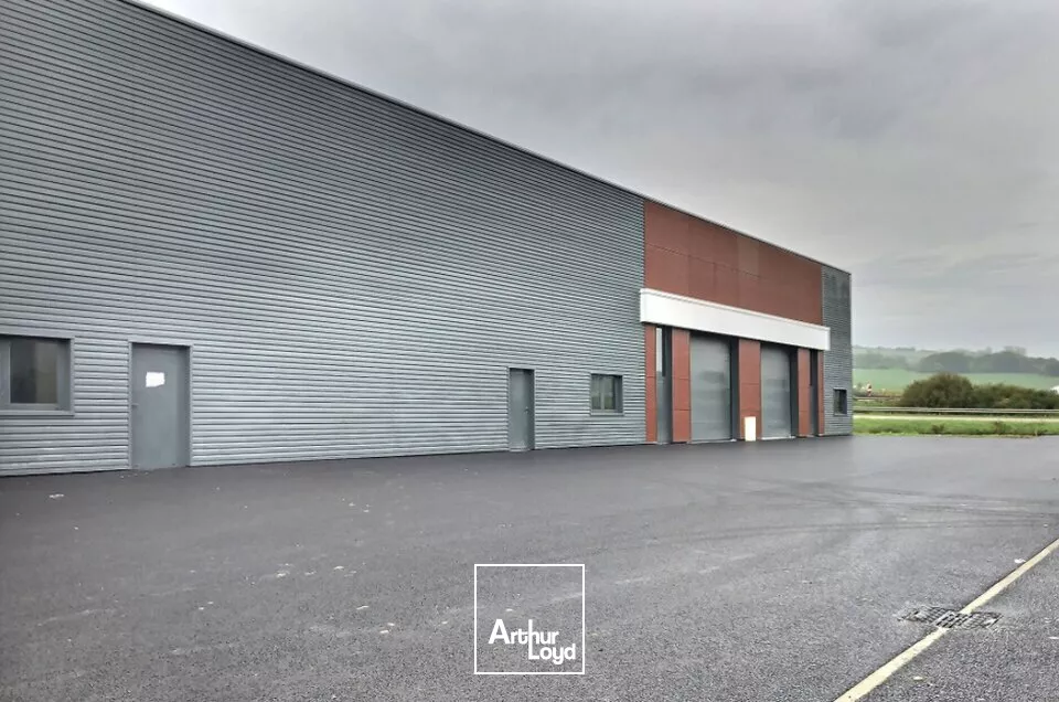 LOCAL D'ACTIVITE - ENTREPOT à LOUER de 364 m²