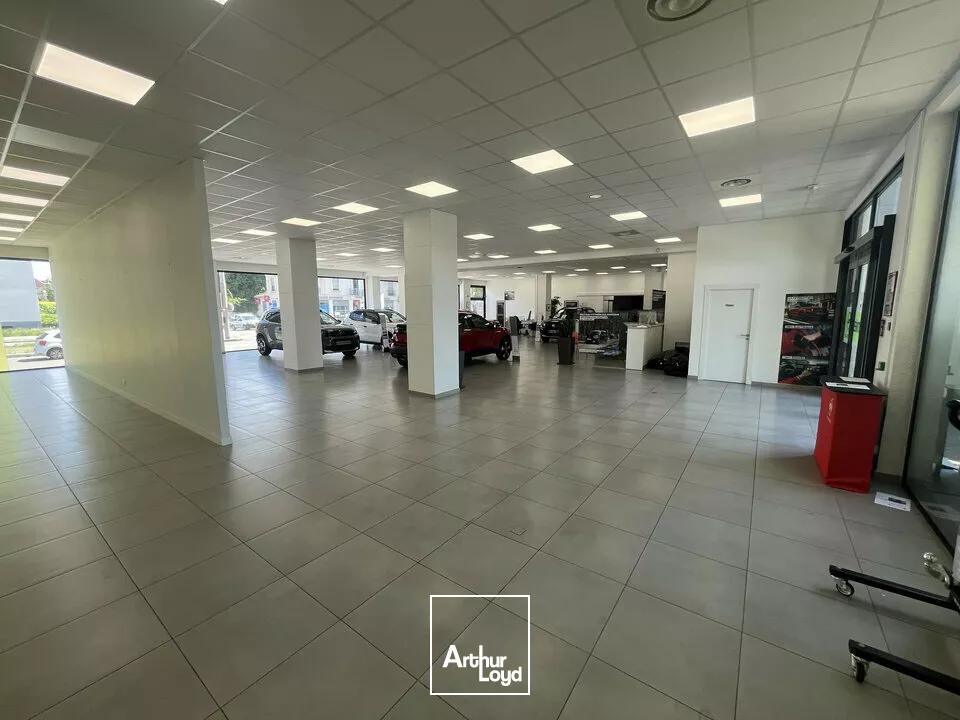 LOCAL COMMERCIAL à VENDRE de 989 m²