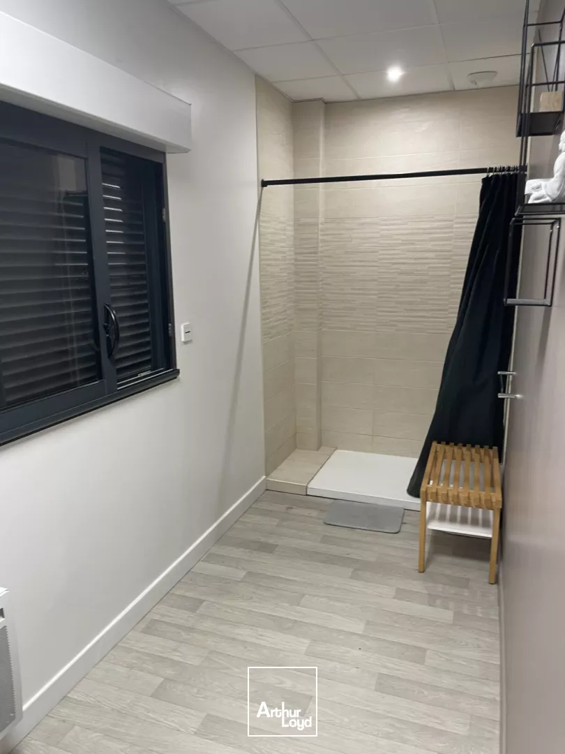 À LOUER - LOCAL D'ACTIVITÉ - 250M2 -PARC ALATA