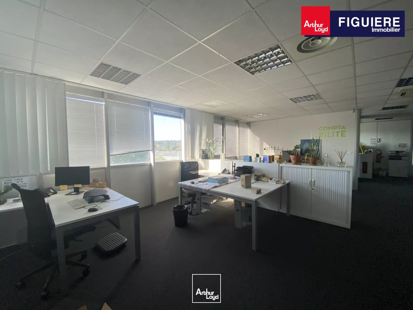 EXCLUSIVITE - BATIMENT MIXTE AVEC BUREAUX ET ENTREPOT A QUAIS