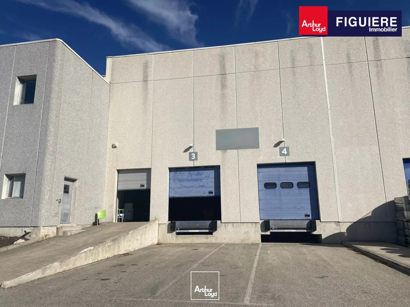 EXCLUSIVITE - BATIMENT MIXTE AVEC BUREAUX ET ENTREPOT A QUAIS