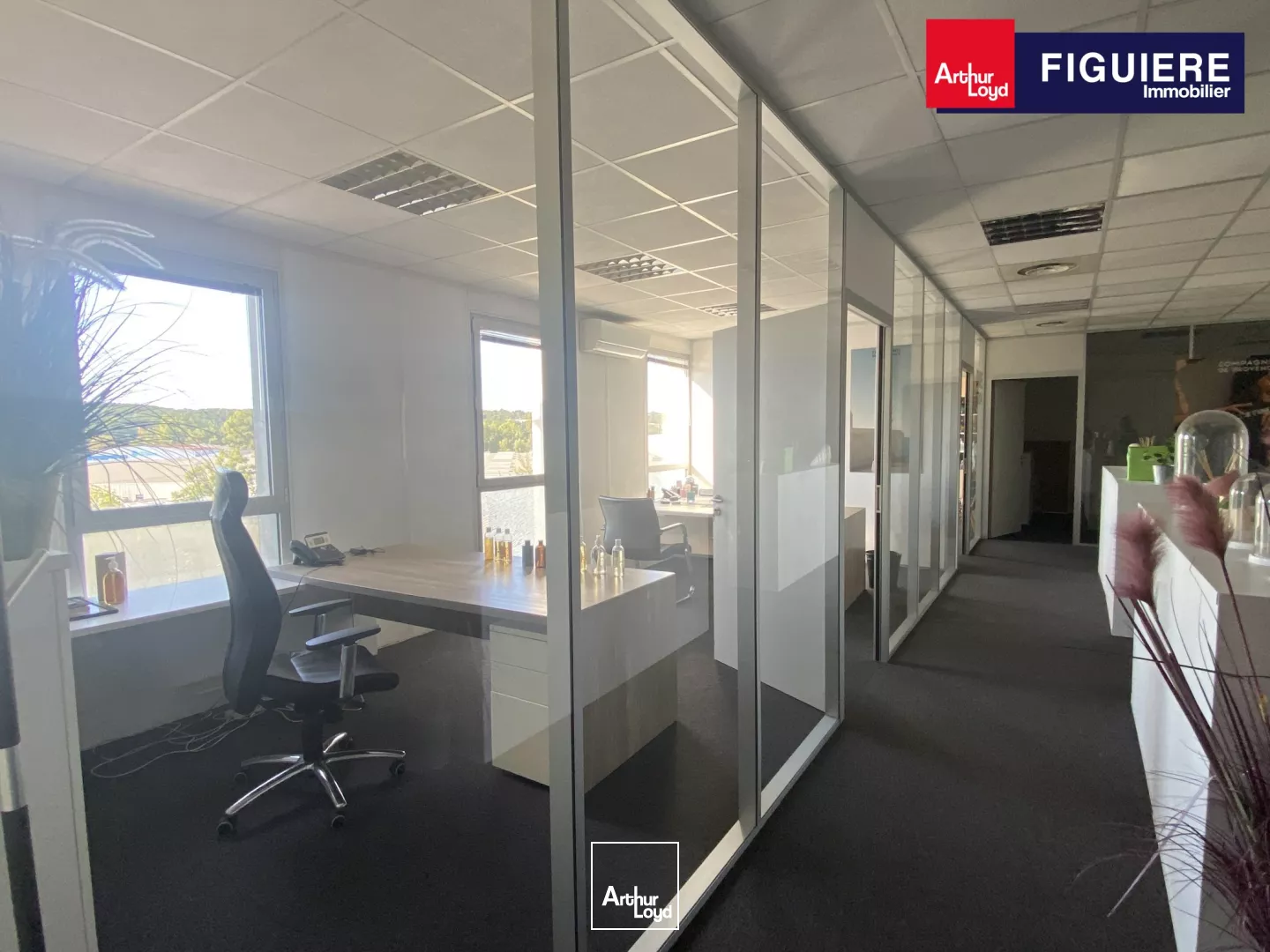 EXCLUSIVITE - BATIMENT MIXTE AVEC BUREAUX ET ENTREPOT A QUAIS